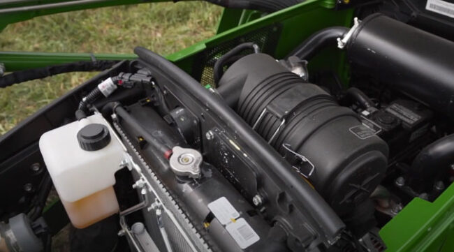 John Deere 3025e engine